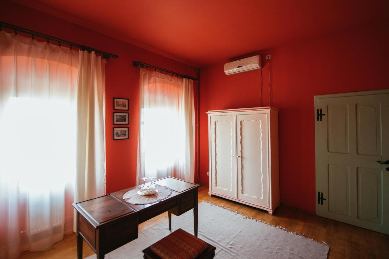 Voeroes Guest House Тыргу-Секуеск Экстерьер фото