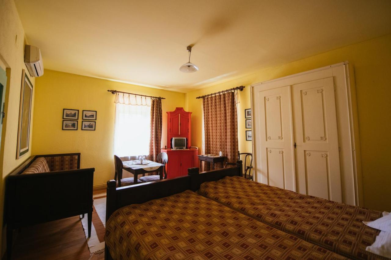 Voeroes Guest House Тыргу-Секуеск Экстерьер фото