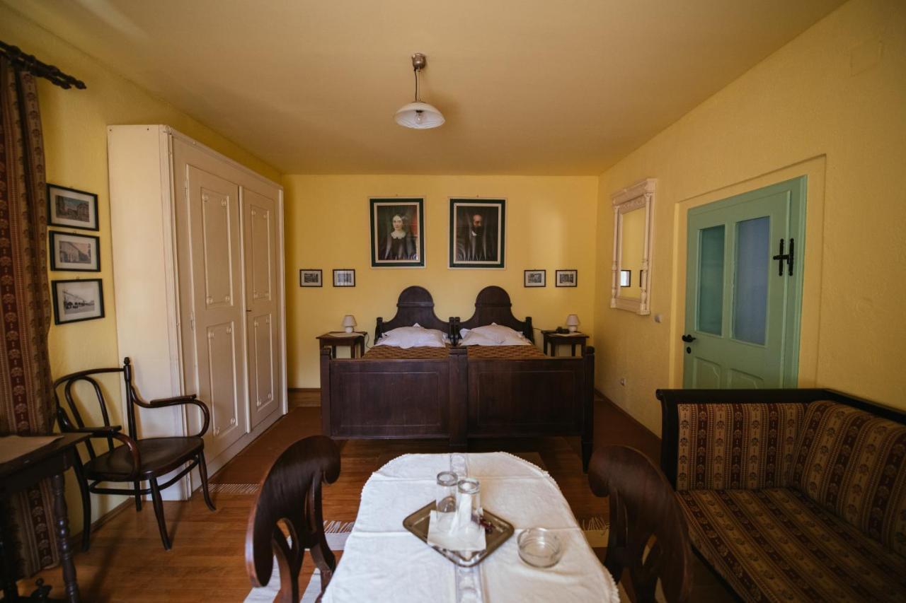 Voeroes Guest House Тыргу-Секуеск Экстерьер фото