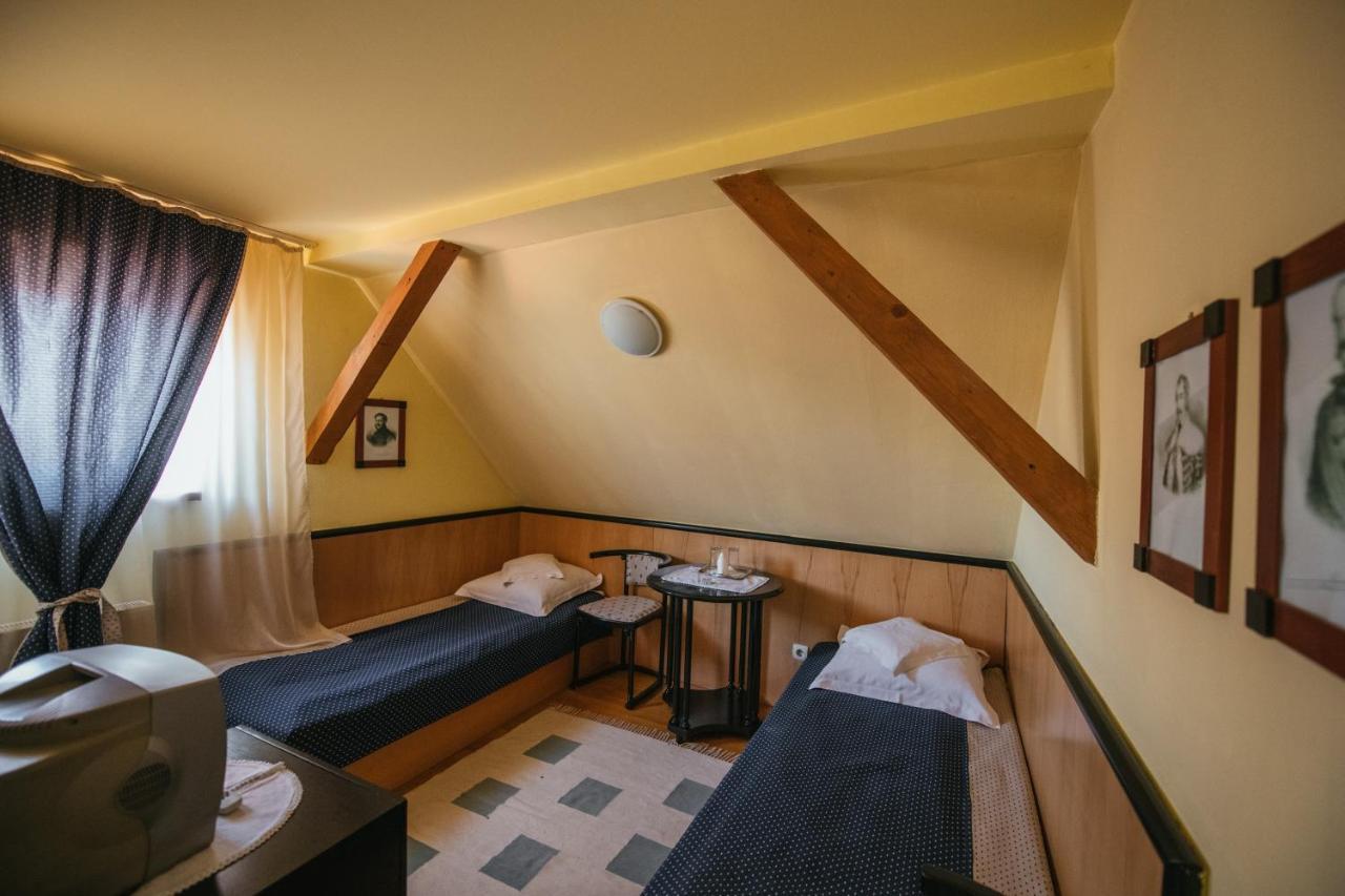 Voeroes Guest House Тыргу-Секуеск Экстерьер фото