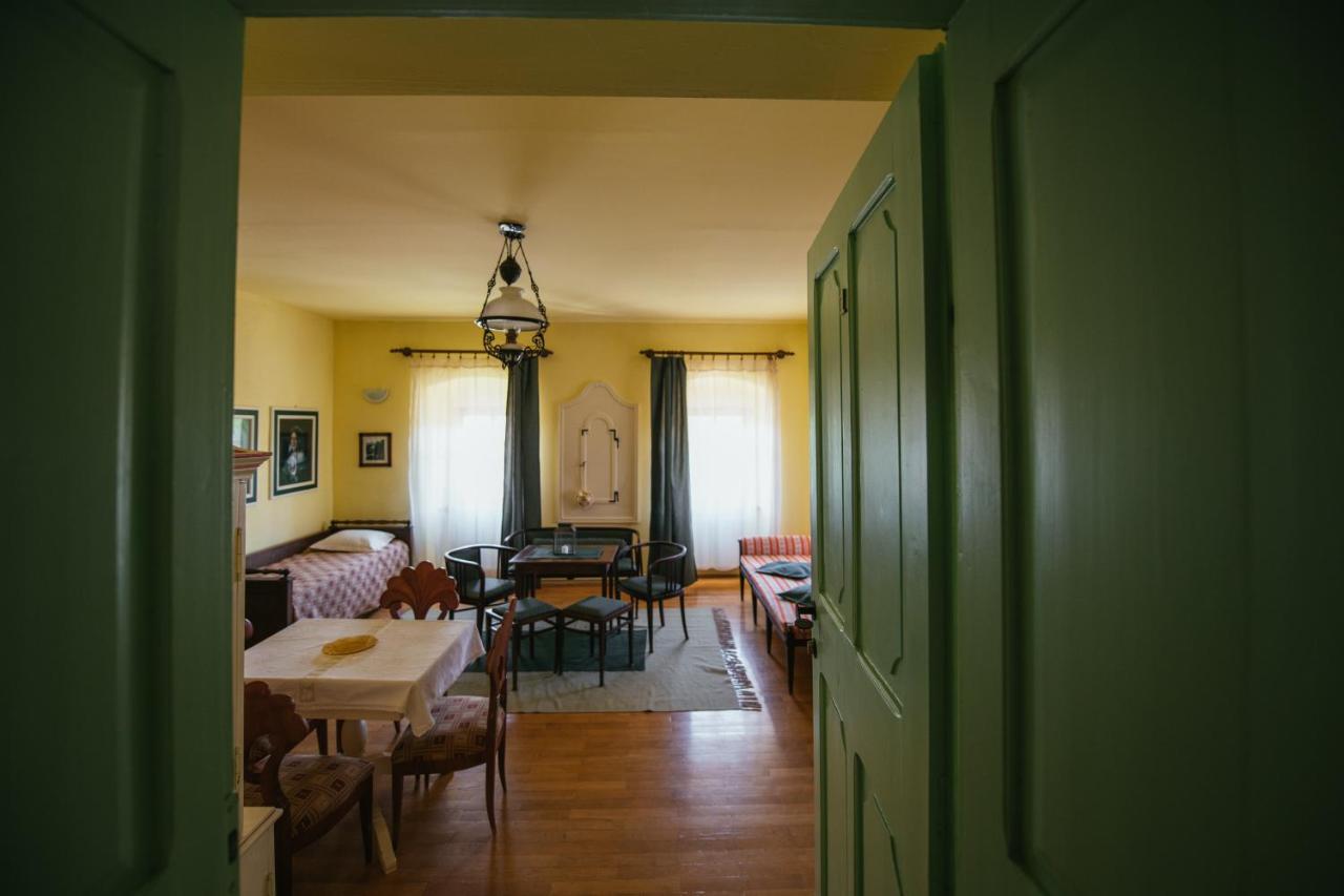 Voeroes Guest House Тыргу-Секуеск Экстерьер фото
