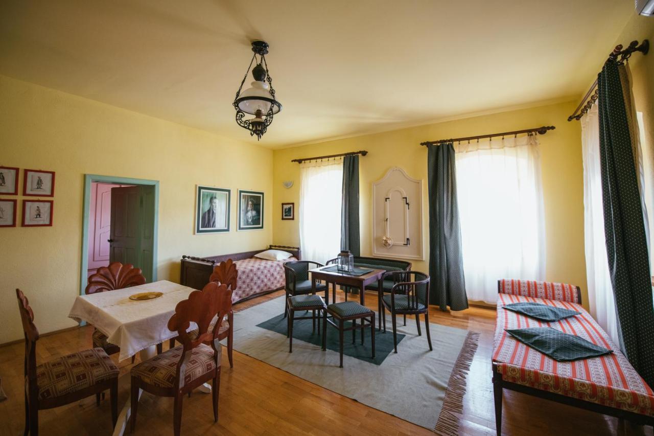 Voeroes Guest House Тыргу-Секуеск Экстерьер фото
