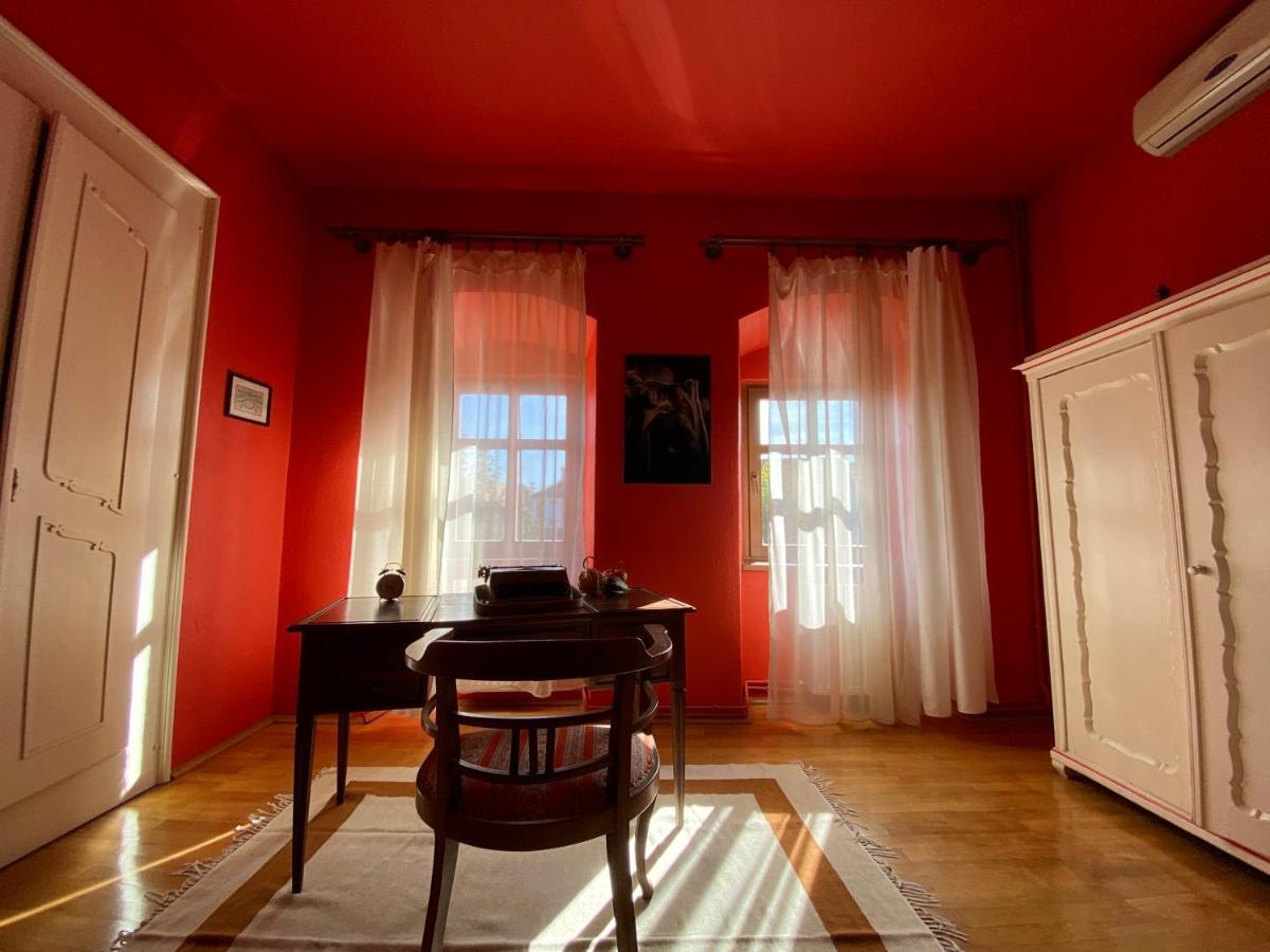 Voeroes Guest House Тыргу-Секуеск Экстерьер фото