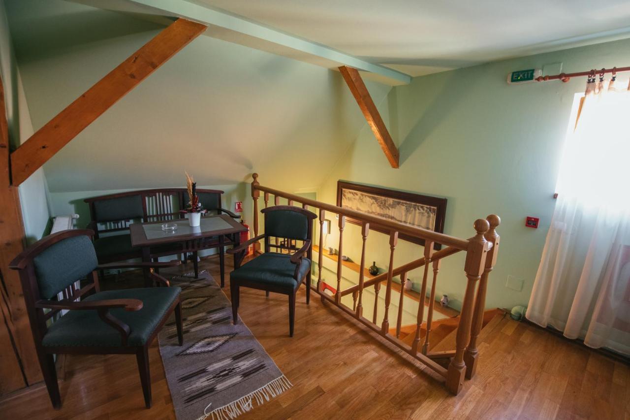 Voeroes Guest House Тыргу-Секуеск Экстерьер фото