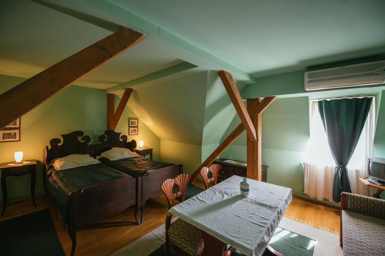 Voeroes Guest House Тыргу-Секуеск Экстерьер фото
